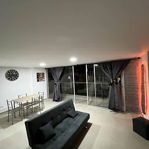 Espacioso Con Piscina En Laureles 201 Medellín